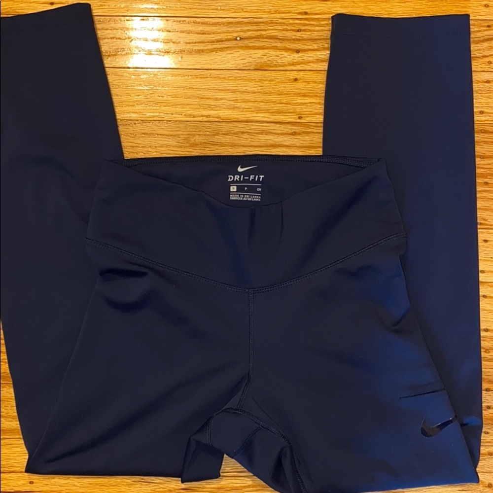 Nike crop leggings, like new, worn twice. - Picture 2 of 4